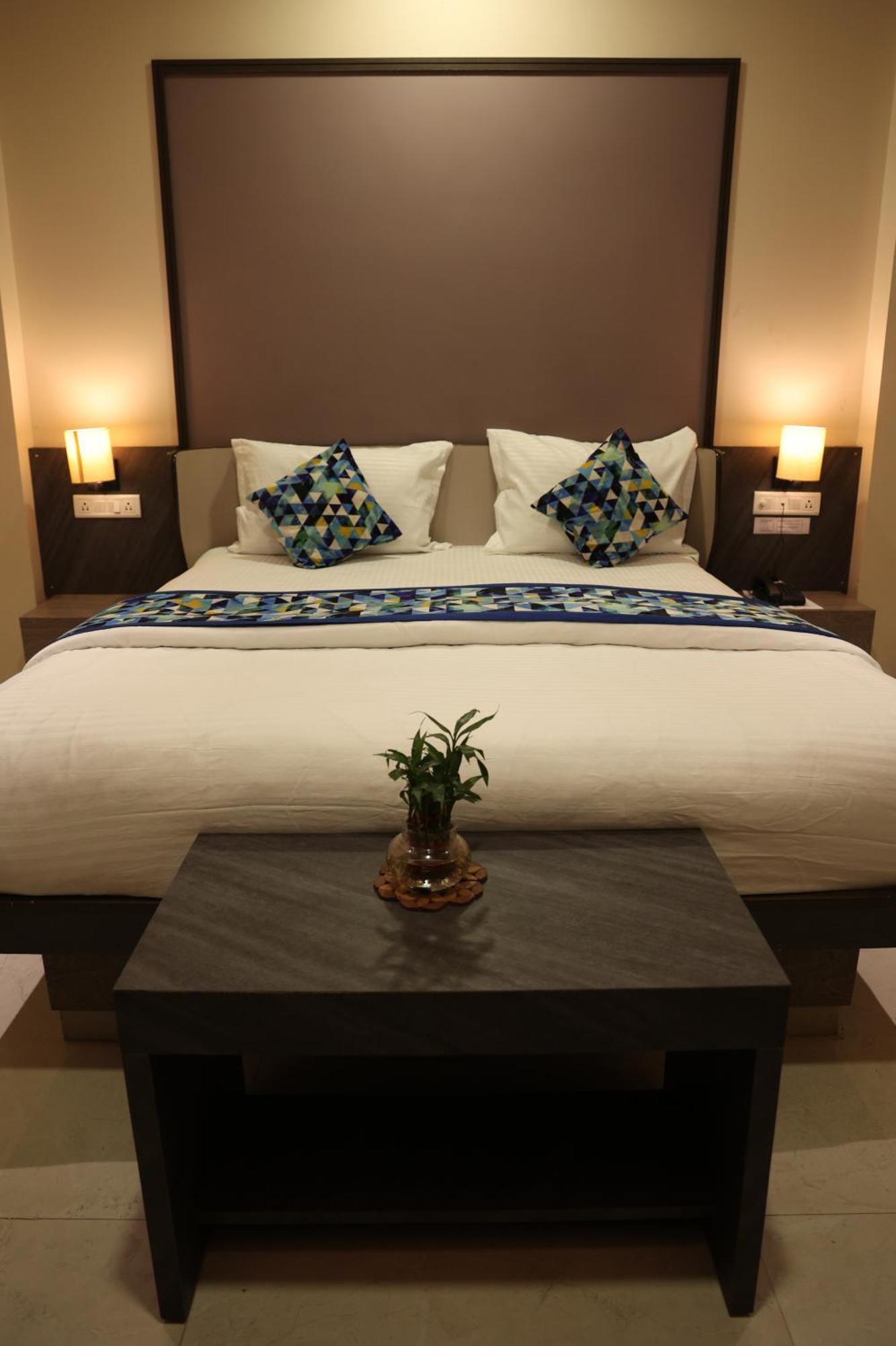 Hotel Pinaka Inn Lucknow Buitenkant foto