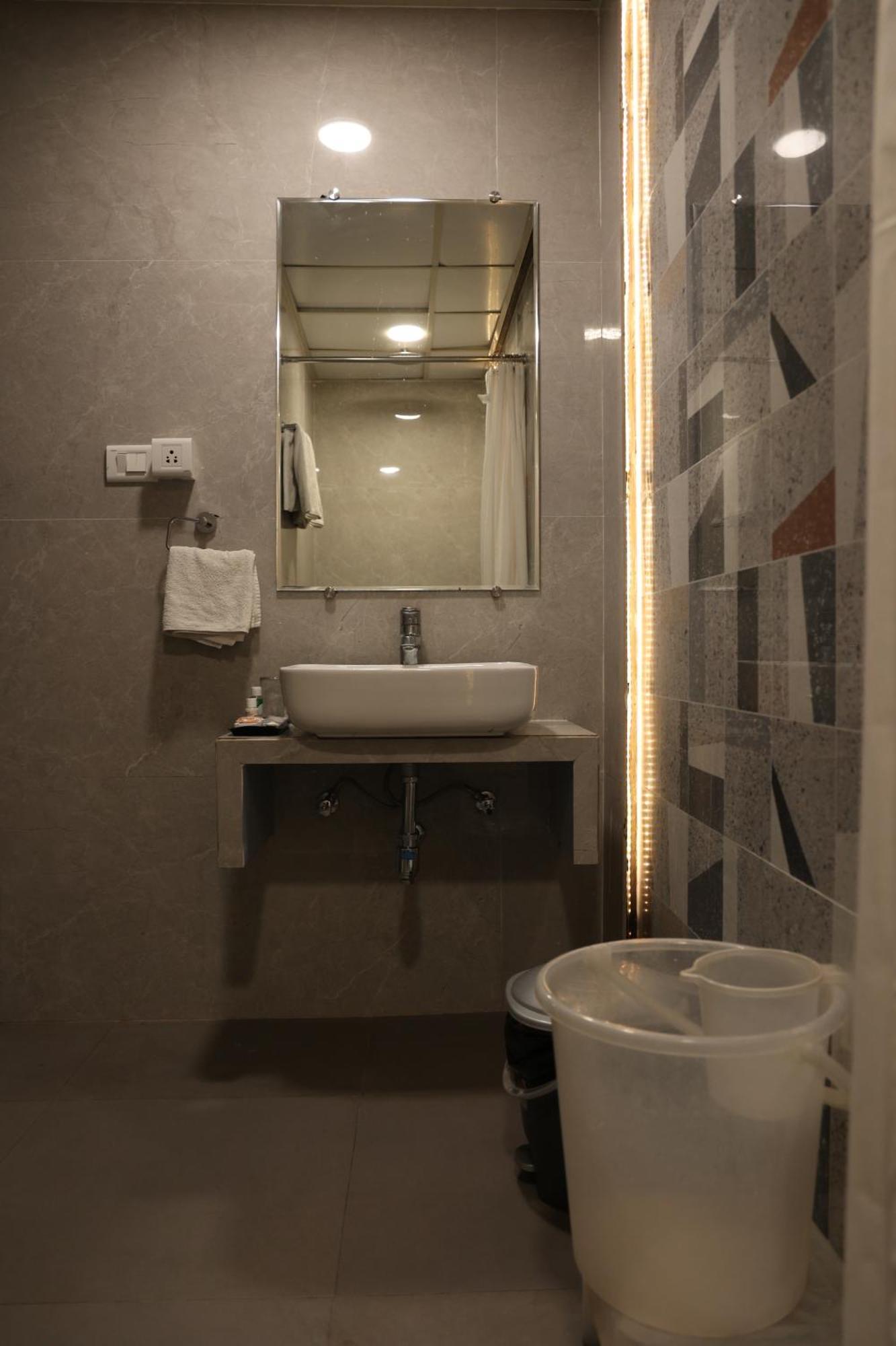 Hotel Pinaka Inn Lucknow Buitenkant foto