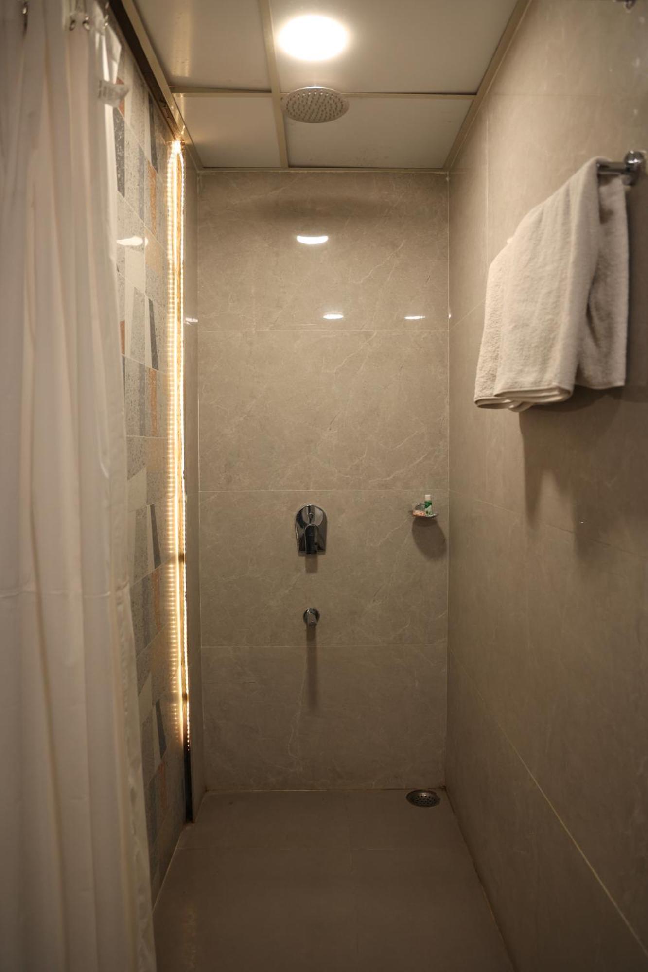 Hotel Pinaka Inn Lucknow Buitenkant foto